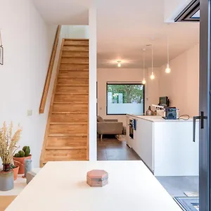  Apartment Stylishly Furnished Private In A Vibrant Area